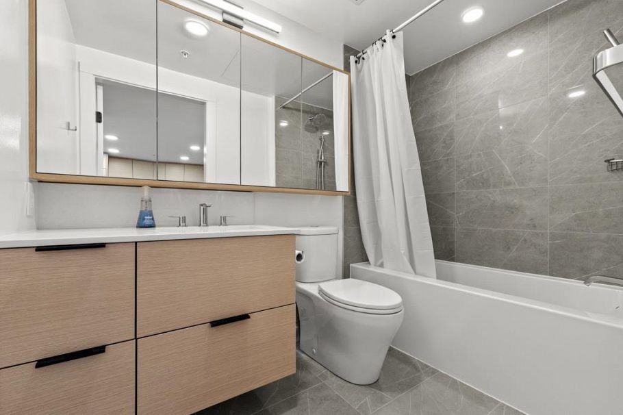 106 8080 Oak Street Vancouver, BC - 17