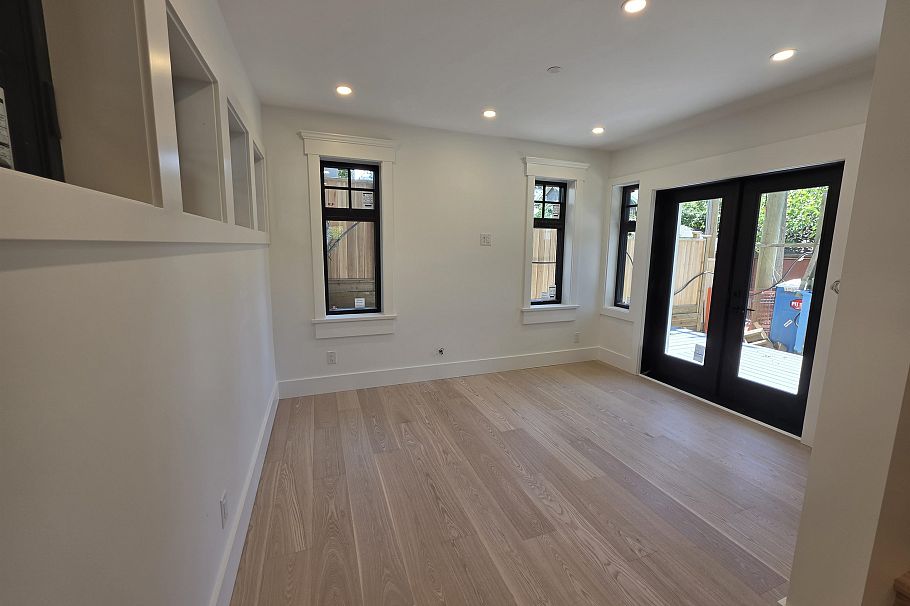 2570 W 2nd Avenue Vancouver, BC - 15