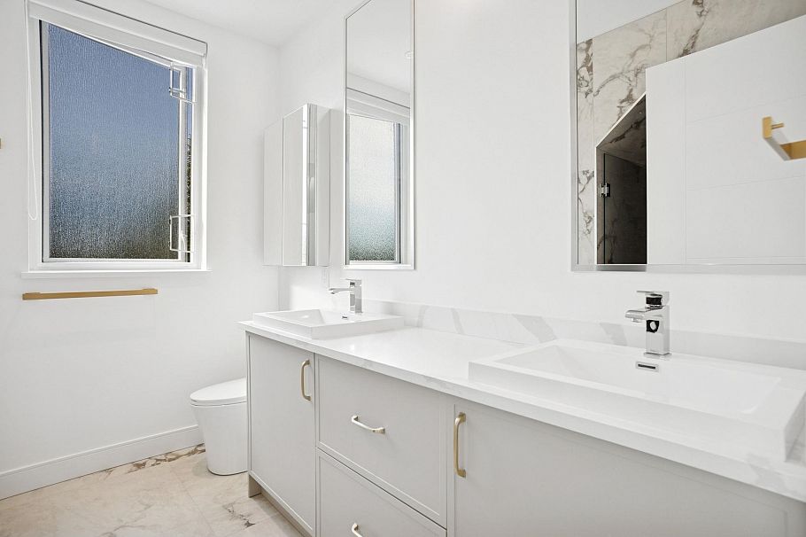 3634 W 29 Avenue Vancouver, BC - 21
