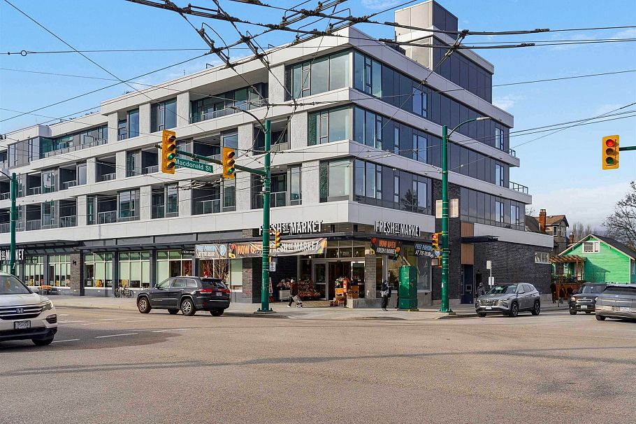 2570 W 2nd Avenue Vancouver, BC - 31