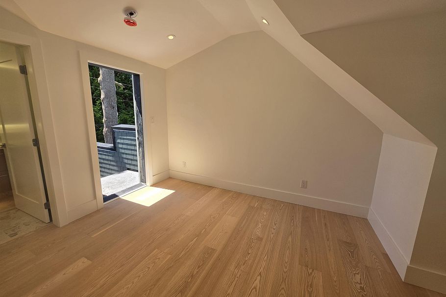 2570 W 2nd Avenue Vancouver, BC - 26