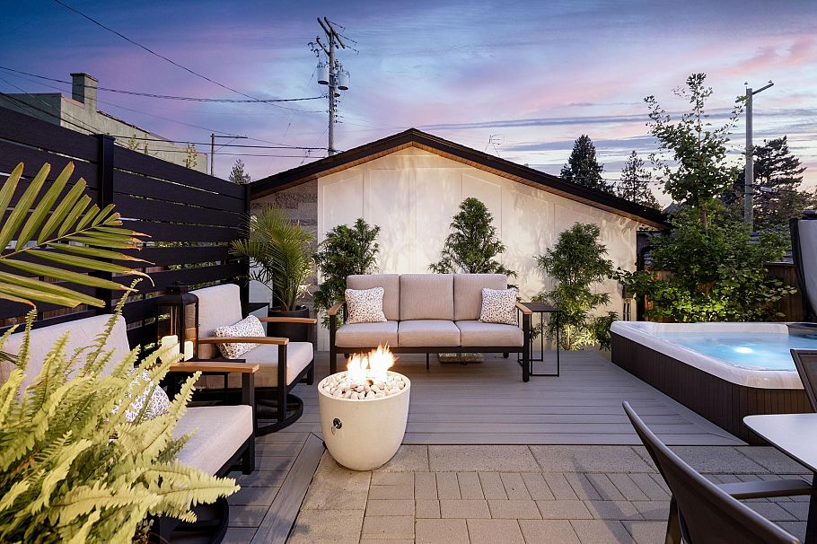 3634 W 29 Avenue Vancouver, BC - 1