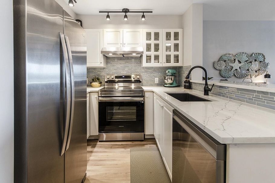 305 155 E 3rd Street North Vancouver, BC - 2