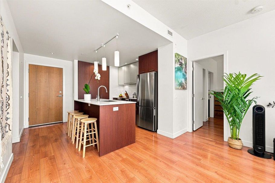 3 221 E 3 Street North Vancouver, BC - 11