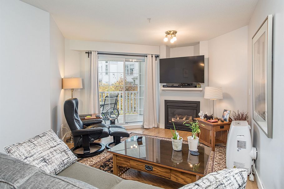 313 147 E 1st Street North Vancouver, BC - 6