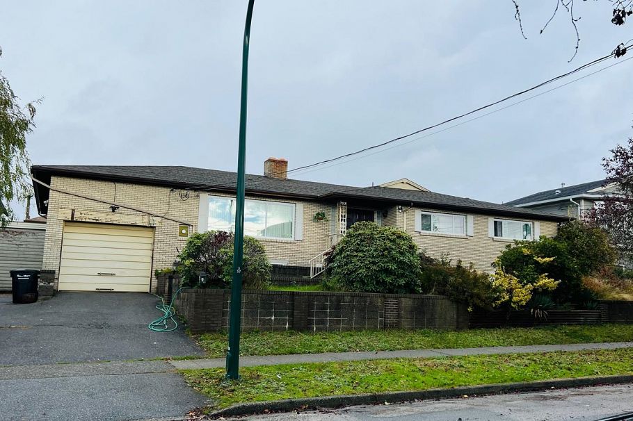 753 E 55th Avenue Vancouver, BC - 1