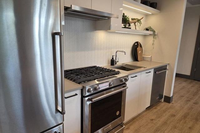 907 3430 E Kent Avenue South Vancouver, BC - 29