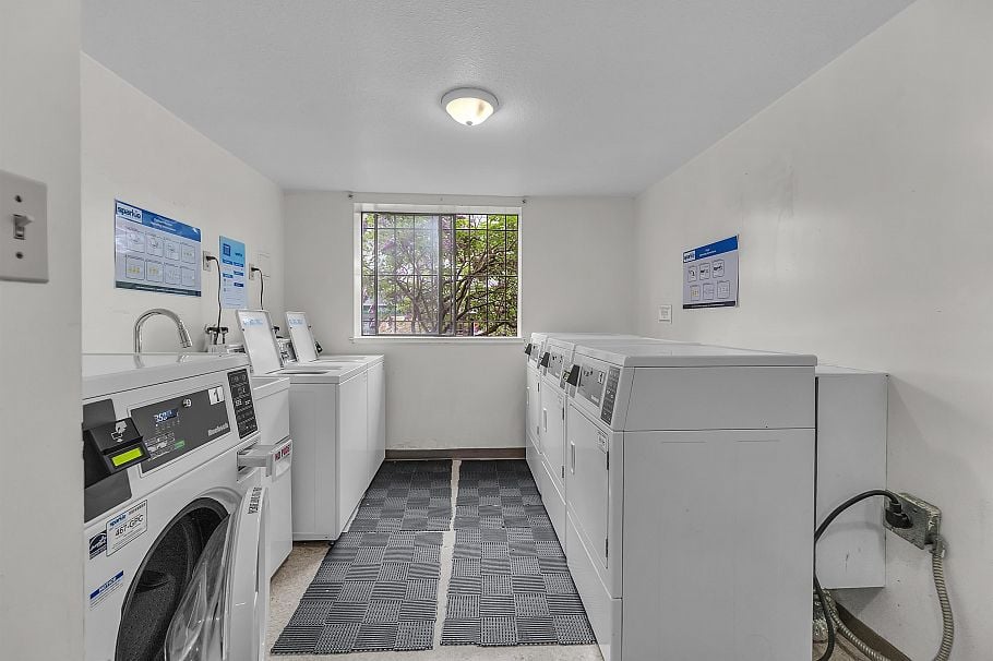 107 170 E 3rd Street North Vancouver, BC - 30