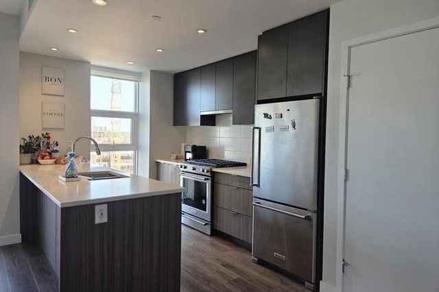 907 3430 E Kent Avenue South Vancouver, BC - 5