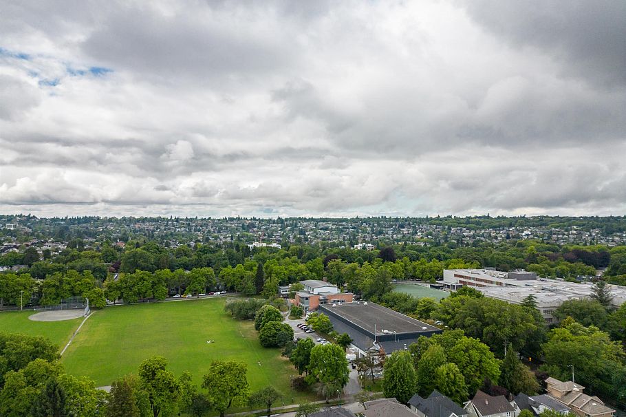 2416 W 8th Avenue Vancouver, BC - 25