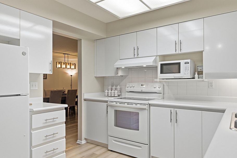 303 106 W Kings Road North Vancouver, BC - 8