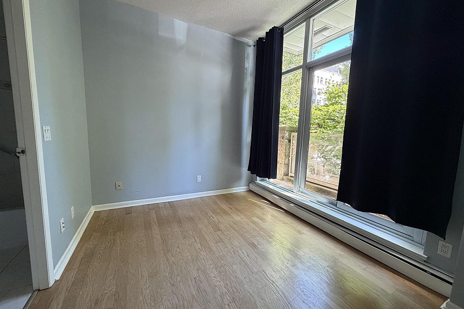 105 388 Drake Street Vancouver, BC - 4