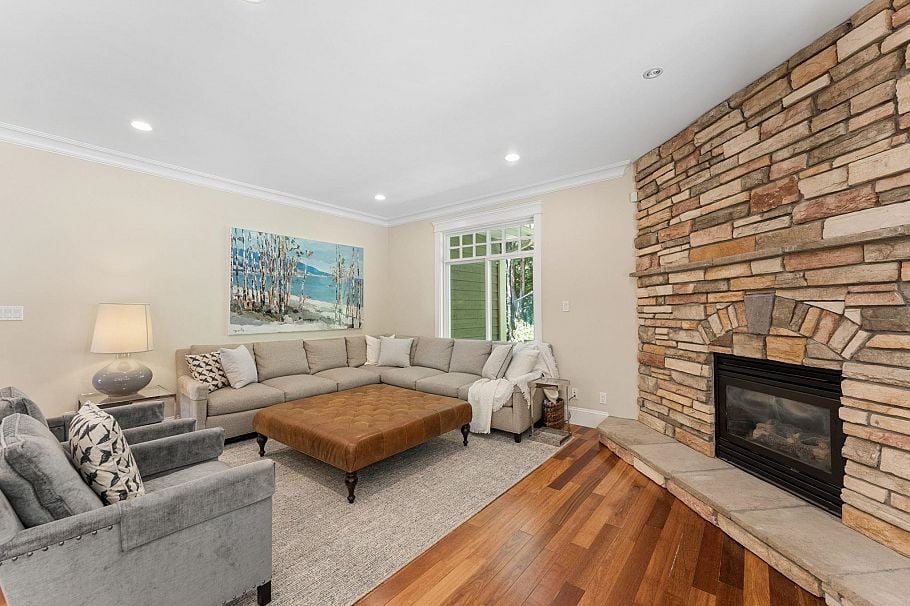 4904 Chalet Place North Vancouver, BC - 15