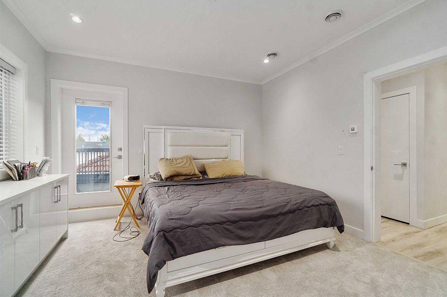 2575 & 2577 Parker Street Vancouver, BC - 9