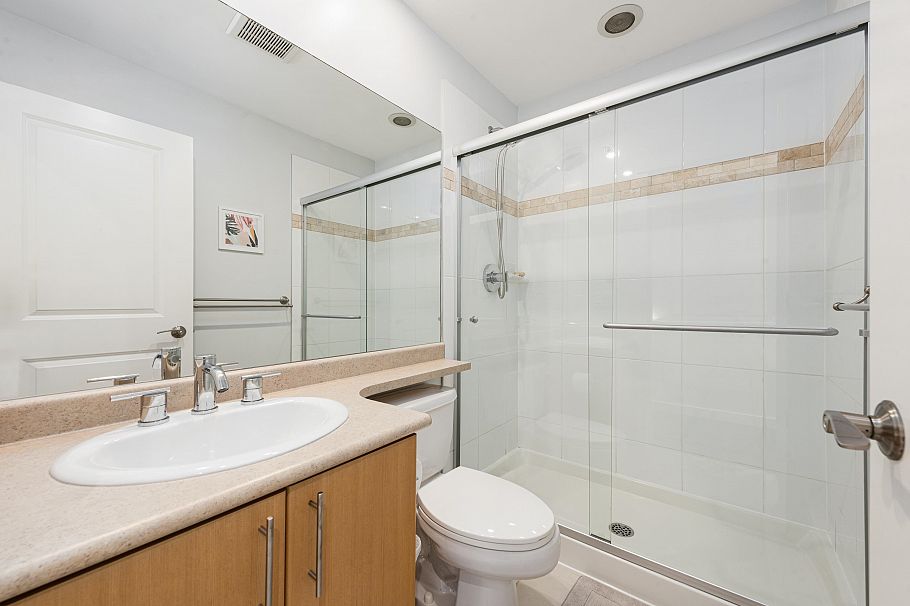 319 W 59th Avenue Vancouver, BC - 20