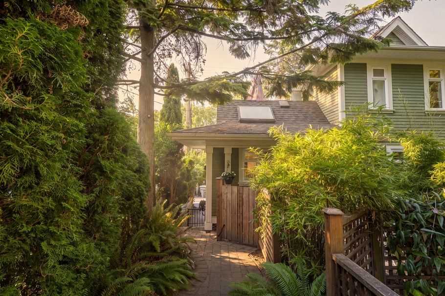 361 W 11th Avenue Vancouver, BC - 25