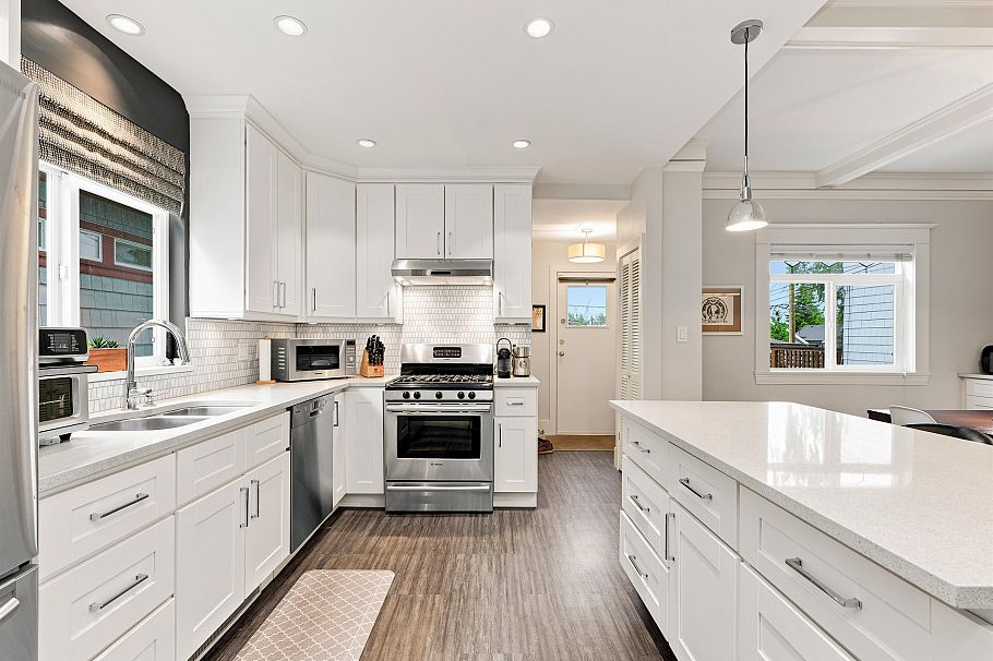 431 E 23rd Avenue Vancouver, BC - 2