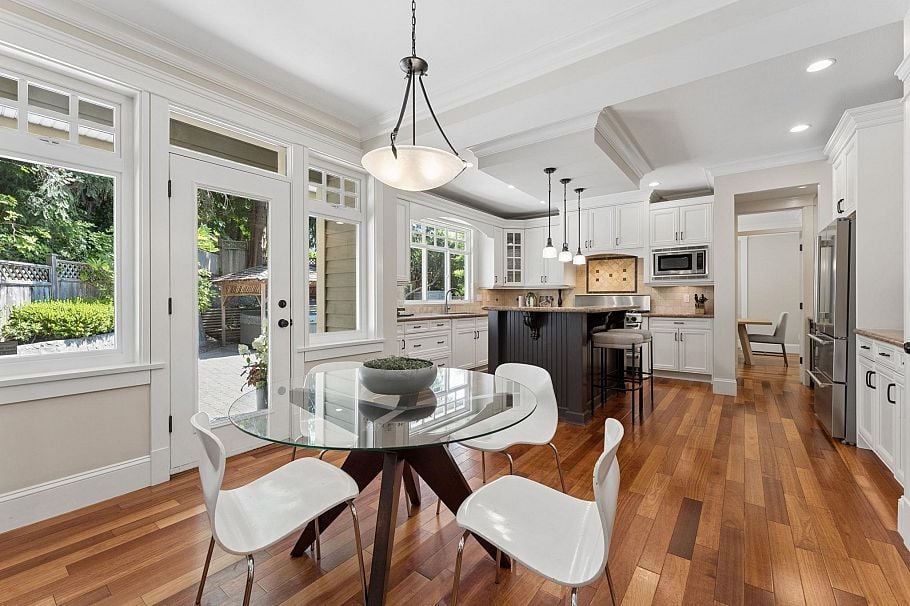 4904 Chalet Place North Vancouver, BC - 14