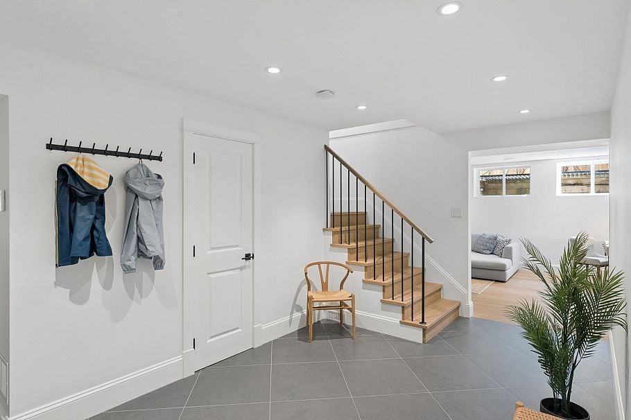 4904 Chalet Place North Vancouver, BC - 29