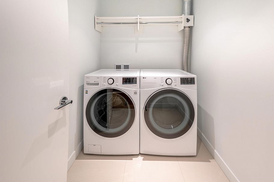 107 1500 Fern Street North Vancouver, BC - 17