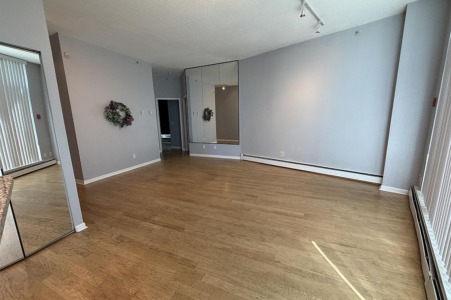 105 388 Drake Street Vancouver, BC - 2