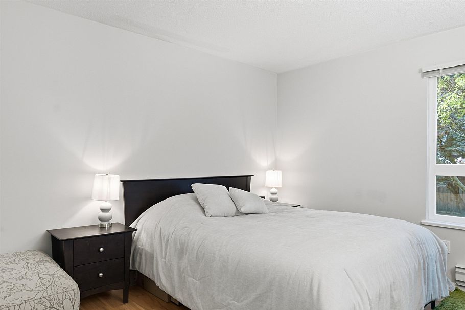 303 106 W Kings Road North Vancouver, BC - 9