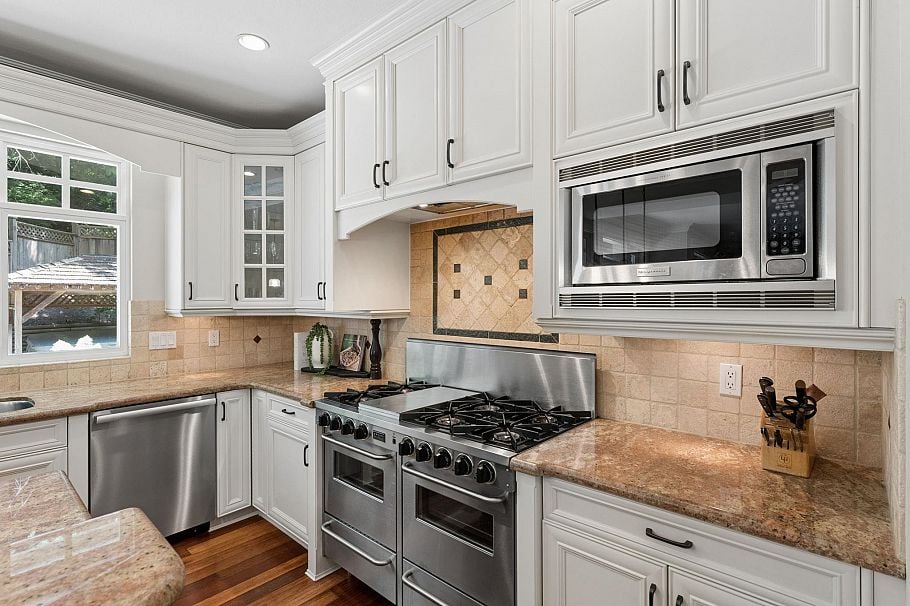 4904 Chalet Place North Vancouver, BC - 13