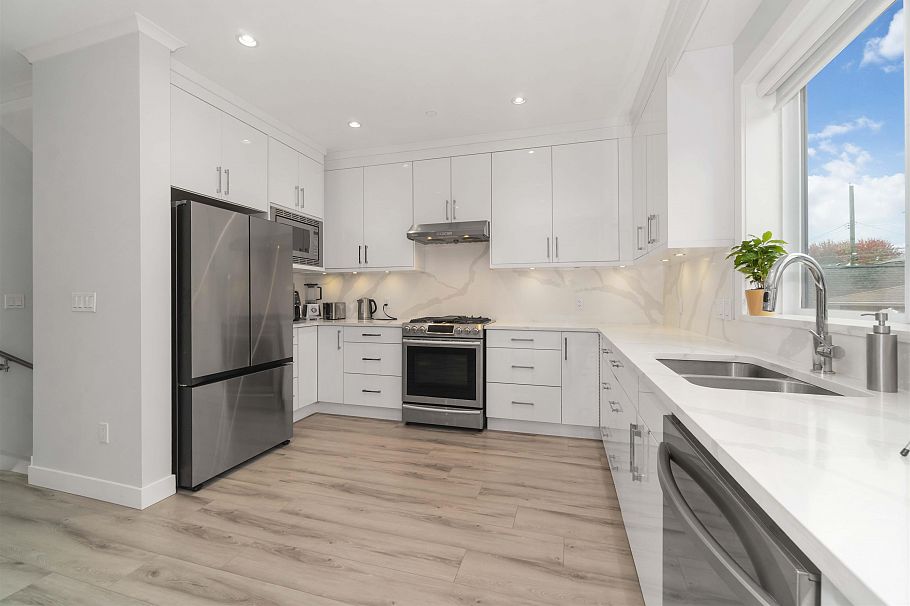 2575 & 2577 Parker Street Vancouver, BC - 25