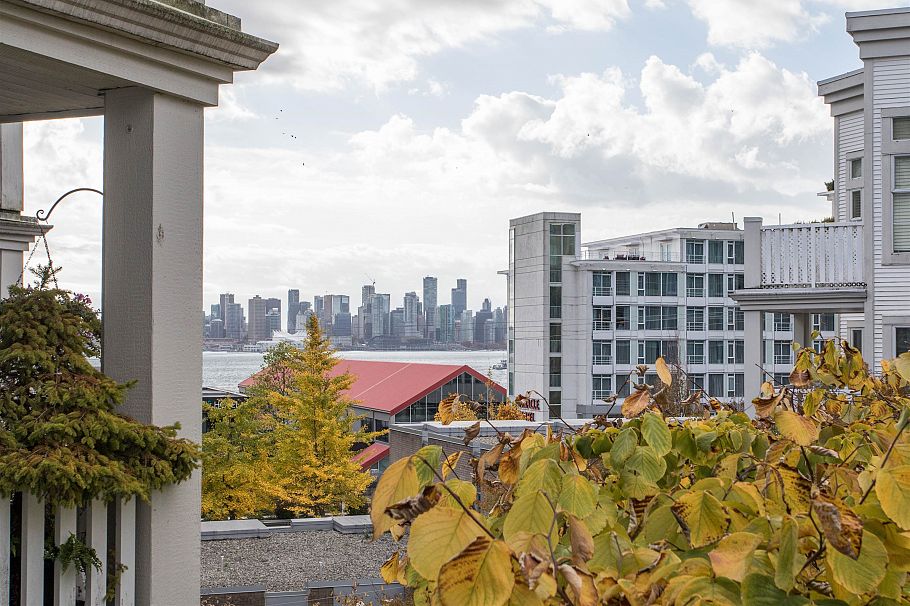 313 147 E 1st Street North Vancouver, BC - 1
