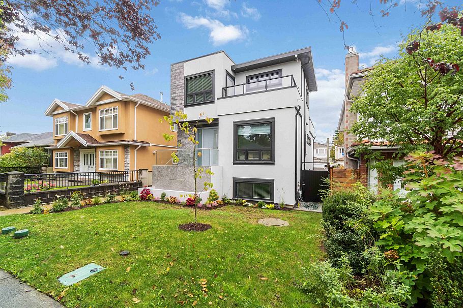 2575 & 2577 Parker Street Vancouver, BC - 38