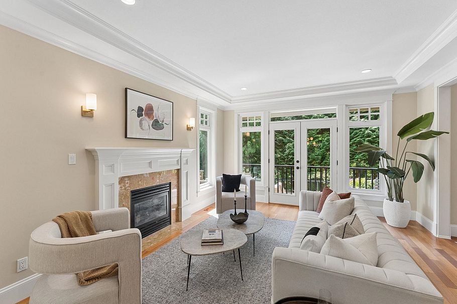4904 Chalet Place North Vancouver, BC - 4