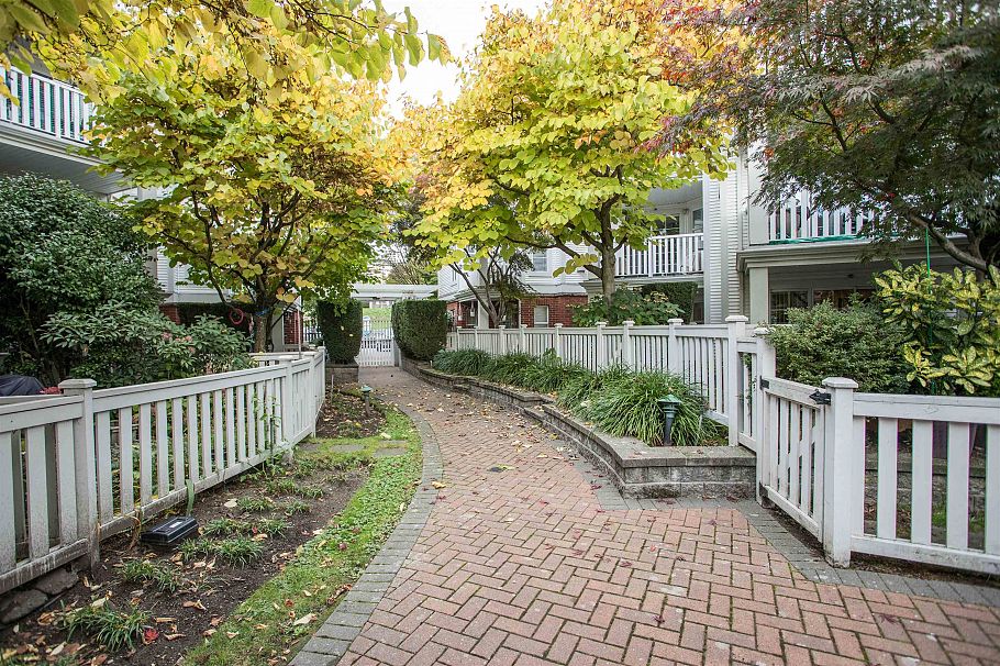 313 147 E 1st Street North Vancouver, BC - 22