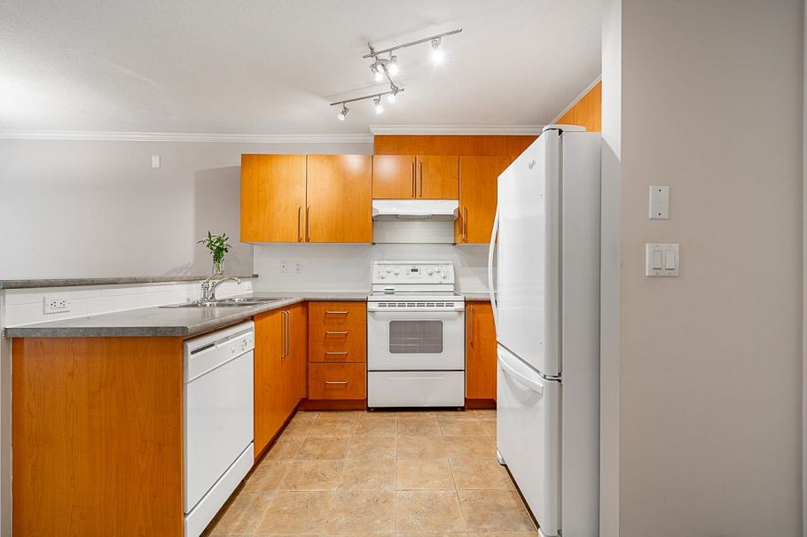 112 1150 E 29th Street North Vancouver, BC - 12
