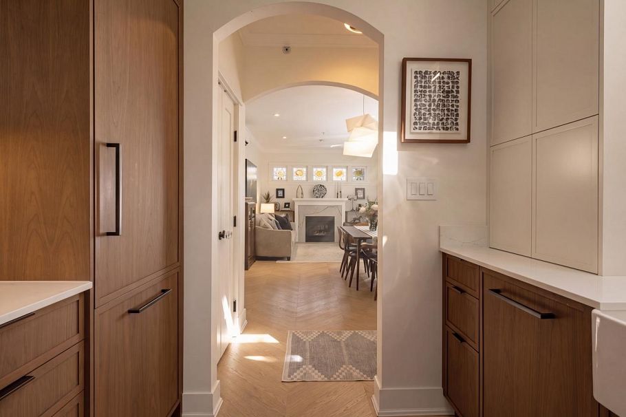 361 W 11th Avenue Vancouver, BC - 2