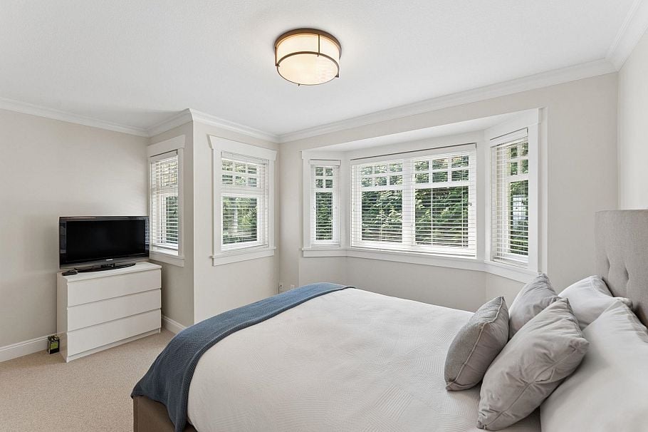 4904 Chalet Place North Vancouver, BC - 27