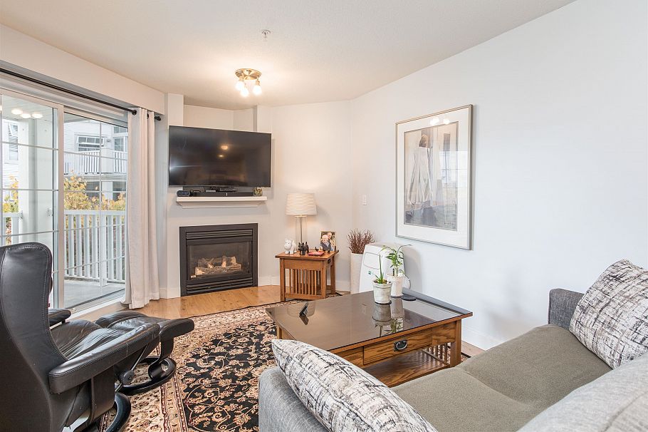 313 147 E 1st Street North Vancouver, BC - 2