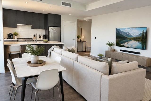 907 3430 E Kent Avenue South Vancouver, BC - 4