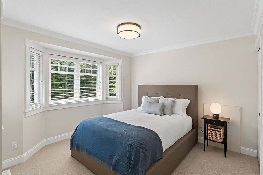 4904 Chalet Place North Vancouver, BC - 26
