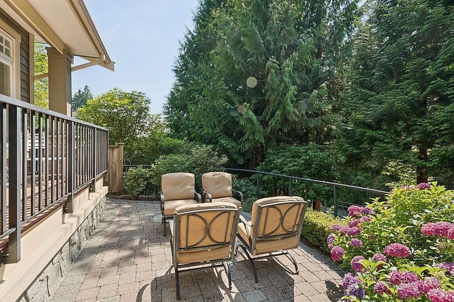 4904 Chalet Place North Vancouver, BC - 37