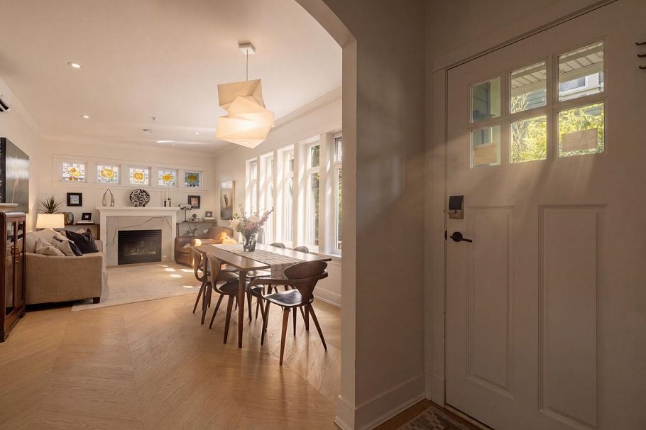 361 W 11th Avenue Vancouver, BC - 9