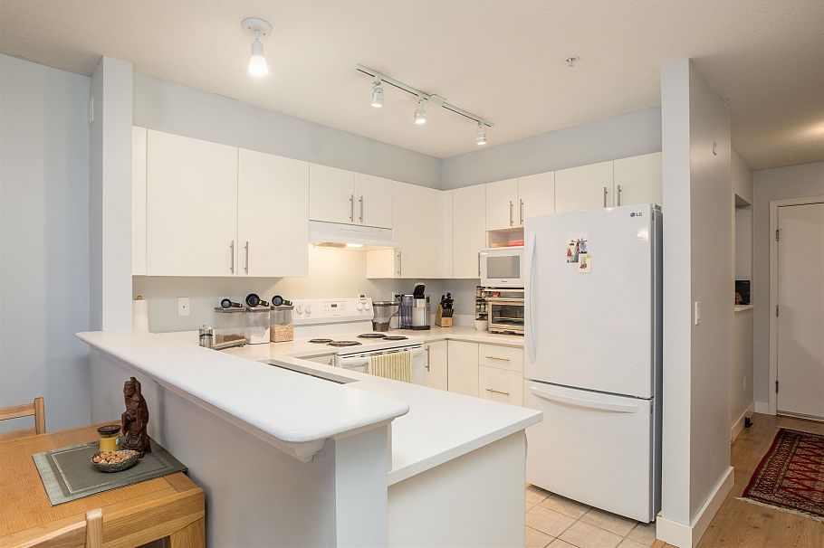 313 147 E 1st Street North Vancouver, BC - 4