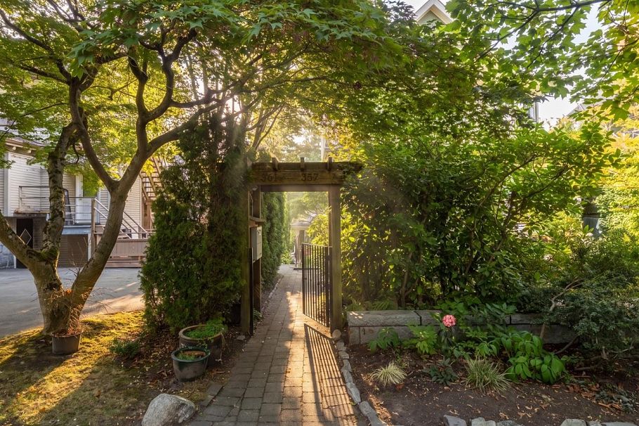 361 W 11th Avenue Vancouver, BC - 26