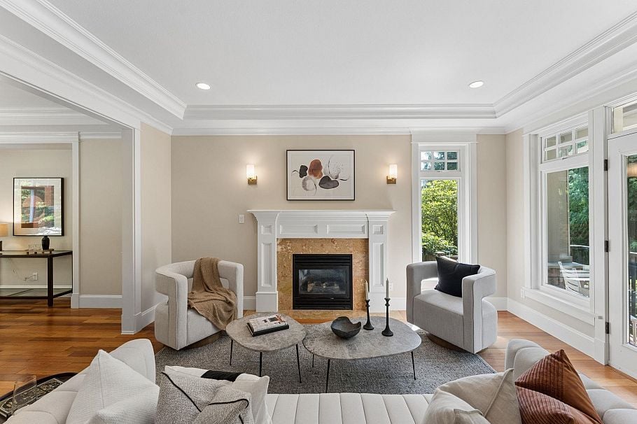4904 Chalet Place North Vancouver, BC - 6