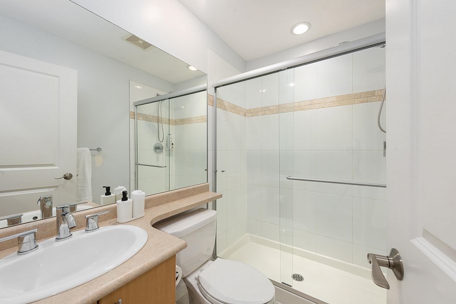 319 W 59th Avenue Vancouver, BC - 25