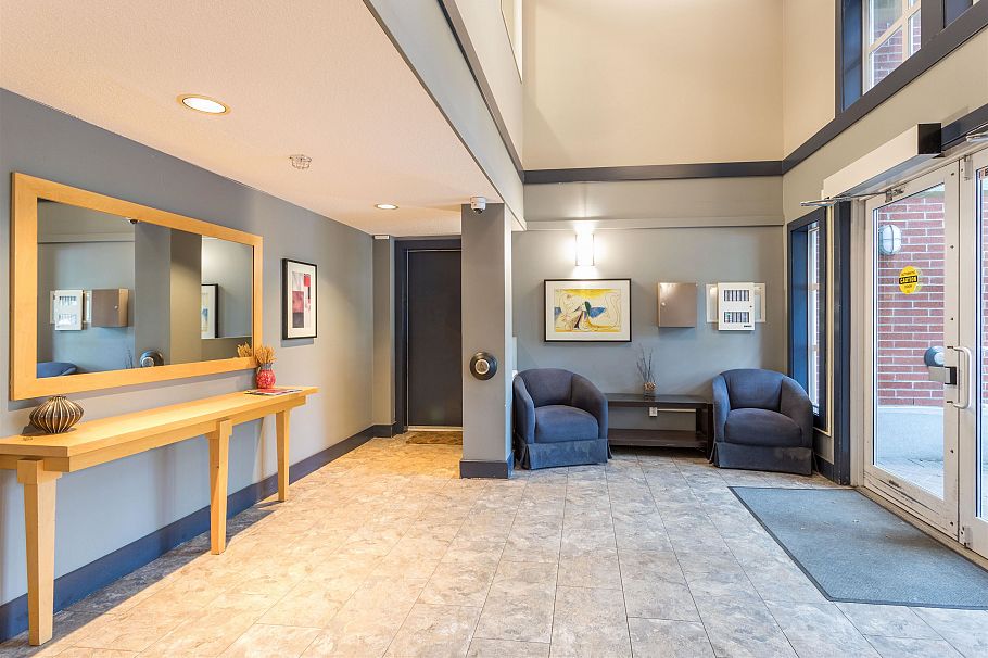 313 147 E 1st Street North Vancouver, BC - 20