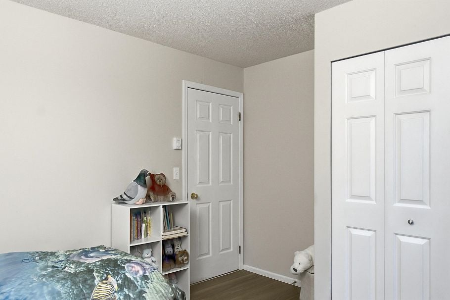 303 106 W Kings Road North Vancouver, BC - 16