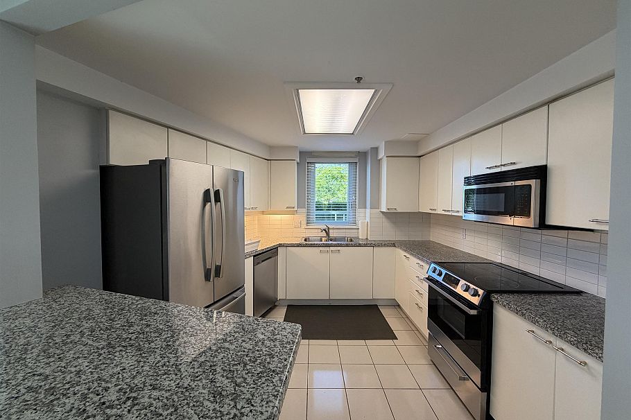 105 388 Drake Street Vancouver, BC - 1