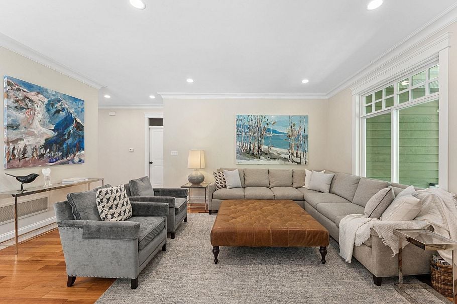 4904 Chalet Place North Vancouver, BC - 16
