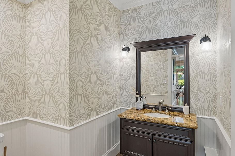 4904 Chalet Place North Vancouver, BC - 17