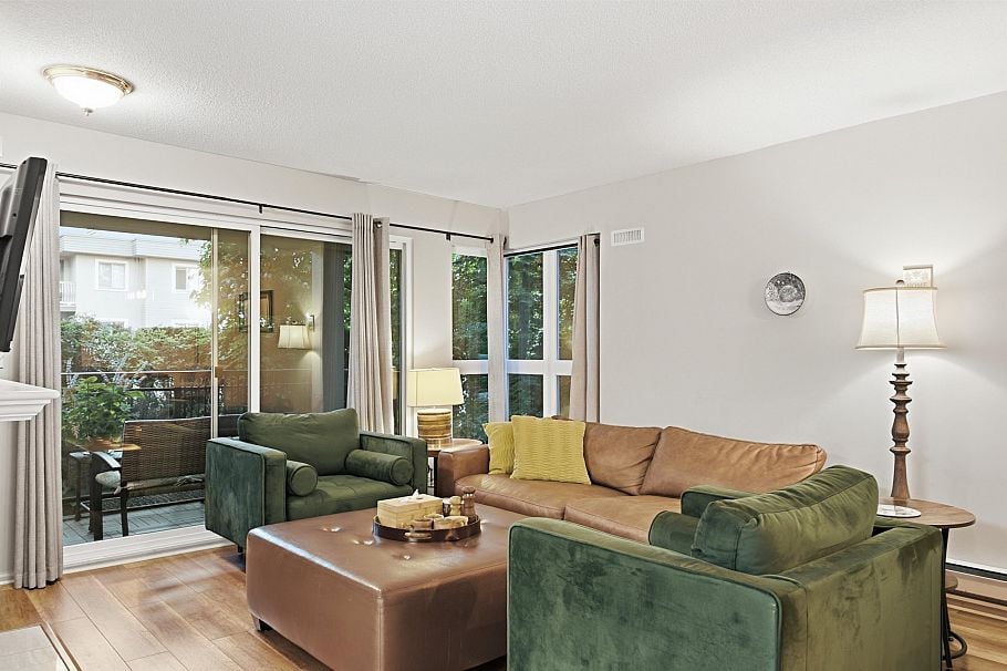 303 106 W Kings Road North Vancouver, BC - 3